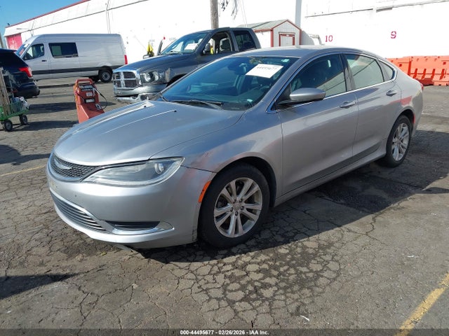 Chrysler 200 Limited 2015 1C3CCCAB6FN596026 Image 2