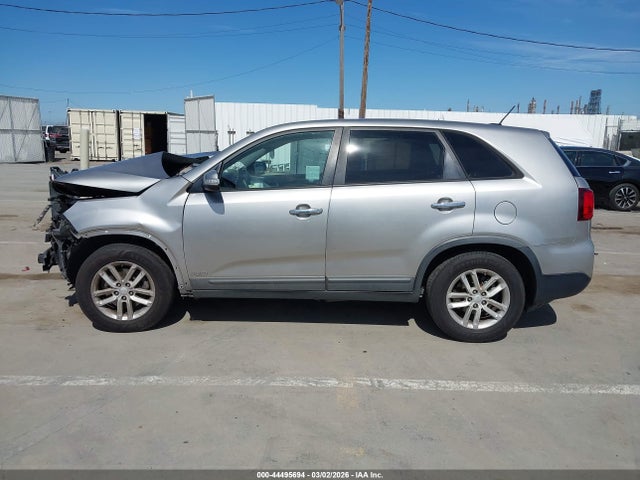 5XYKTCA6XFG553648 KIA SORENTO LX