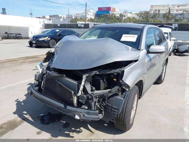 5XYKTCA6XFG553648 KIA SORENTO LX