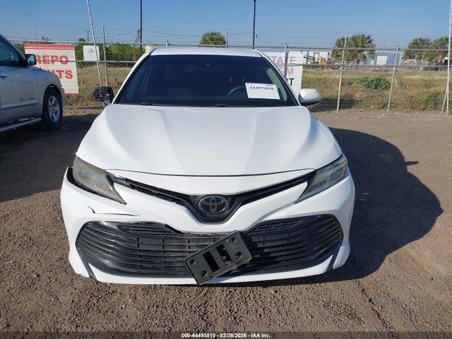 Продаж на аукціоні авто 2018 Toyota Camry Le, vin: 4T1B11HK3JU577032, номер лоту: 44495810