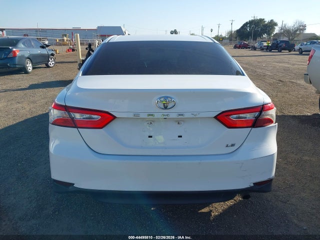 Продаж на аукціоні авто 2018 Toyota Camry Le, vin: 4T1B11HK3JU577032, номер лоту: 44495810