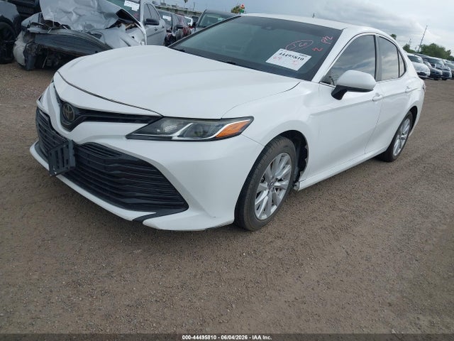 Продаж на аукціоні авто 2018 Toyota Camry Le, vin: 4T1B11HK3JU577032, номер лоту: 44495810