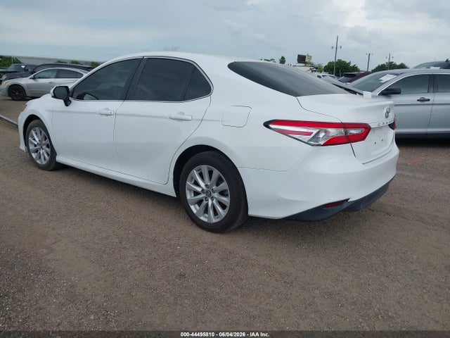Продаж на аукціоні авто 2018 Toyota Camry Le, vin: 4T1B11HK3JU577032, номер лоту: 44495810