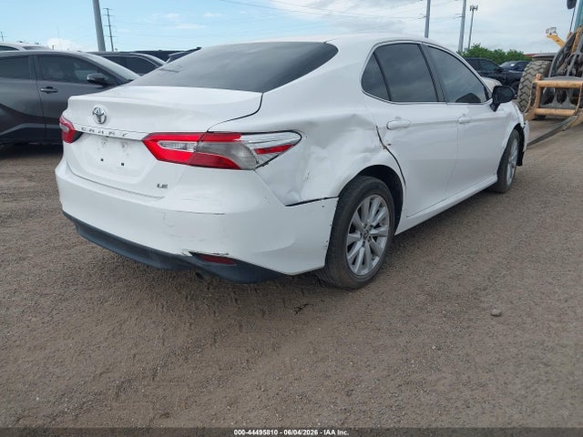 Продаж на аукціоні авто 2018 Toyota Camry Le, vin: 4T1B11HK3JU577032, номер лоту: 44495810