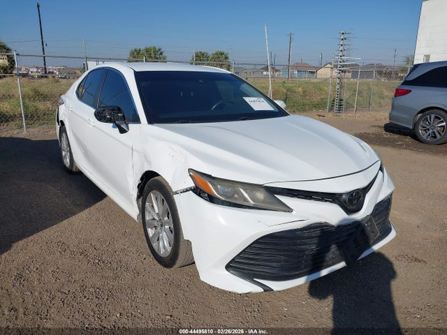 Продаж на аукціоні авто 2018 Toyota Camry Le, vin: 4T1B11HK3JU577032, номер лоту: 44495810