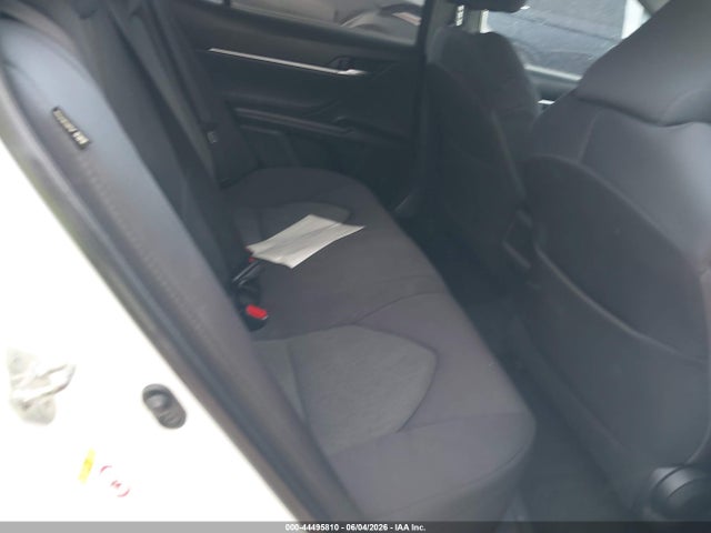 Продаж на аукціоні авто 2018 Toyota Camry Le, vin: 4T1B11HK3JU577032, номер лоту: 44495810