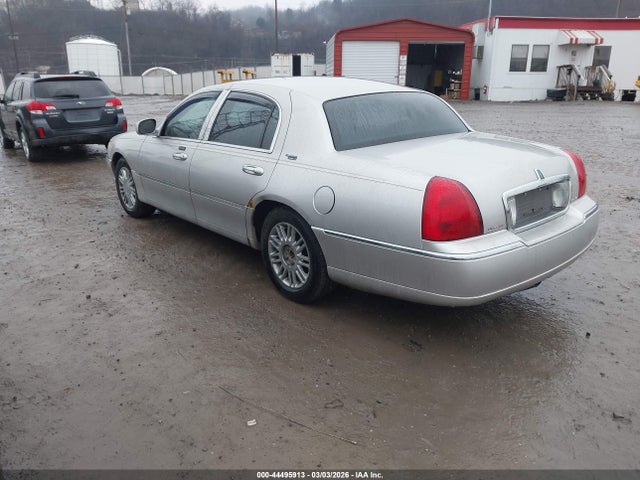 2009 LINCOLN TOWN CAR 2LNHM82V29X629171 Photo 2