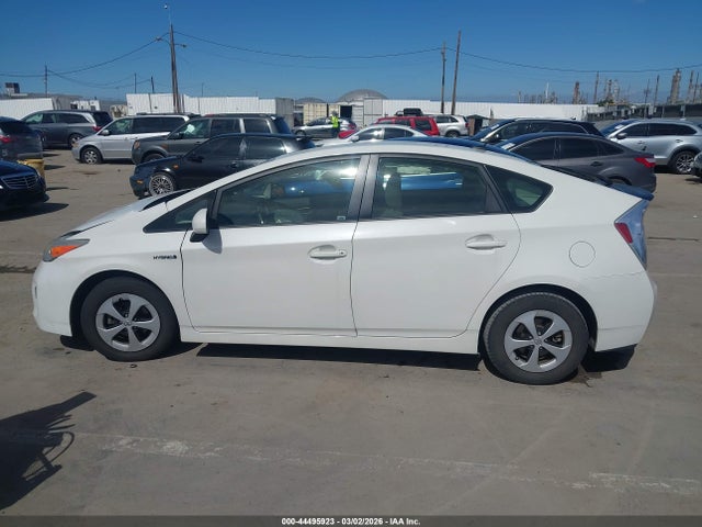 Toyota Prius Three 2015 JTDKN3DU1F1922045 Image 13