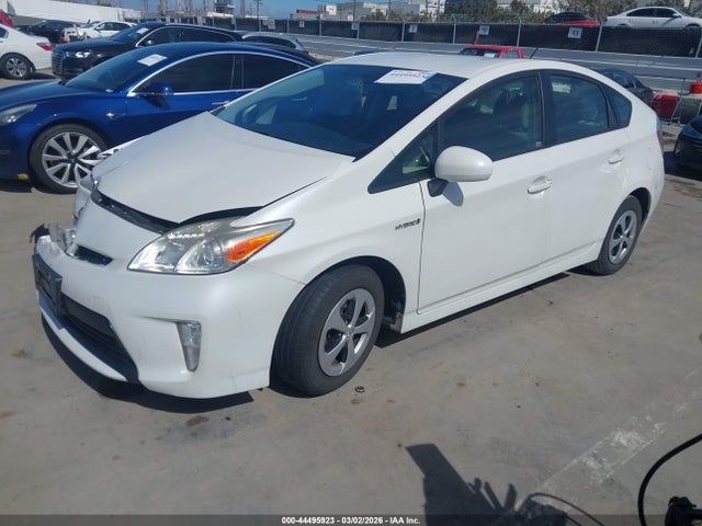 Toyota Prius Three 2015 JTDKN3DU1F1922045 Image 2
