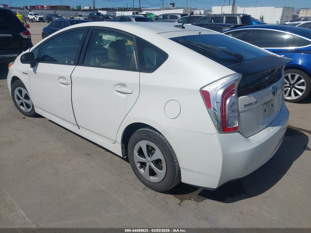 Toyota Prius Three 2015 JTDKN3DU1F1922045 Image 3
