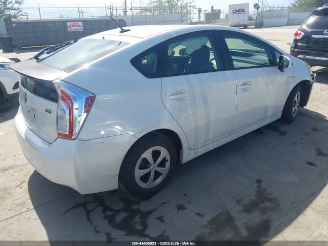 Toyota Prius Three 2015 JTDKN3DU1F1922045 Image 4
