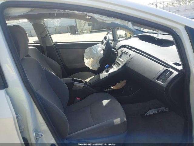Toyota Prius Three 2015 JTDKN3DU1F1922045 Image 5