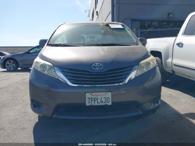 5TDKK3DC1FS677878 Toyota Sienna Le 8 Passenger