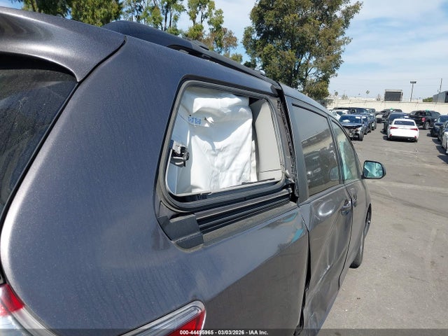 5TDKK3DC1FS677878 Toyota Sienna Le 8 Passenger