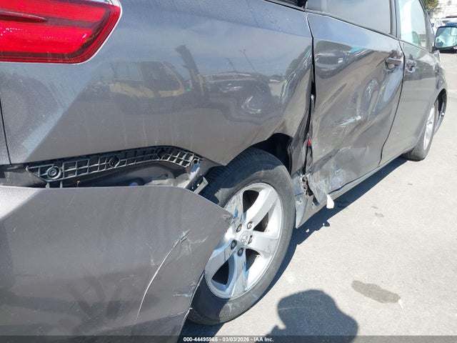 5TDKK3DC1FS677878 Toyota Sienna Le 8 Passenger