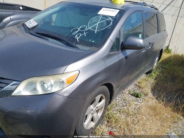 5TDKK3DC1FS677878 Toyota Sienna Le 8 Passenger