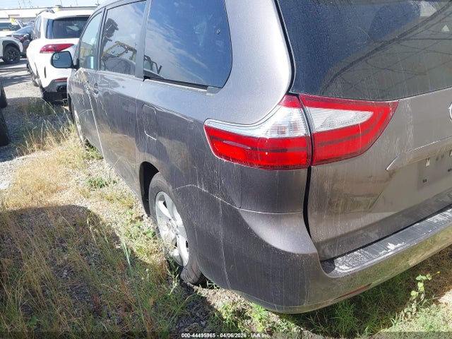 5TDKK3DC1FS677878 Toyota Sienna Le 8 Passenger