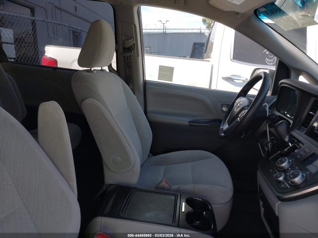 5TDKK3DC1FS677878 Toyota Sienna Le 8 Passenger