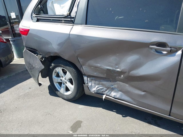 5TDKK3DC1FS677878 Toyota Sienna Le 8 Passenger
