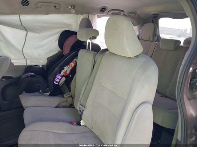 5TDKK3DC1FS677878 Toyota Sienna Le 8 Passenger