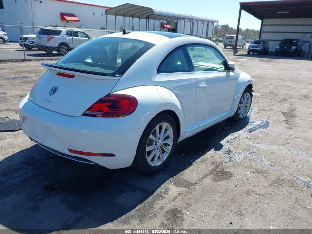 2018 VOLKSWAGEN BEETLE 3VWJD7AT8JM702492 Photo 3