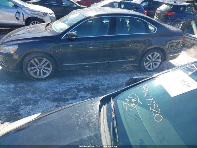 2017 Volkswagen Passat 1.8t Se მანქანა იყიდება აუქციონზე, vin: 1VWGT7A33HC012030, აუქციონის ნომერი: 44496253