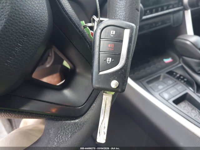 2T3H1RFV3MW177120 Toyota RAV4 LE