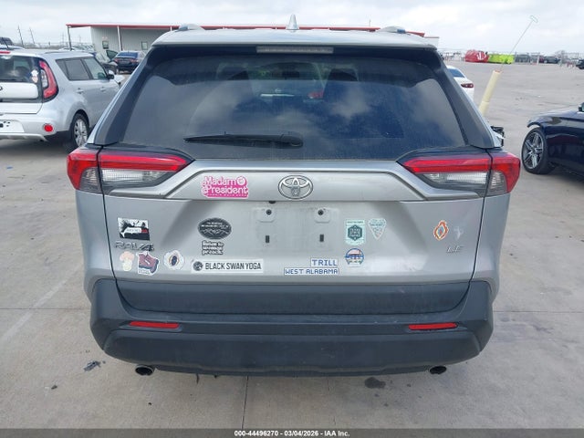 2T3H1RFV3MW177120 Toyota RAV4 LE