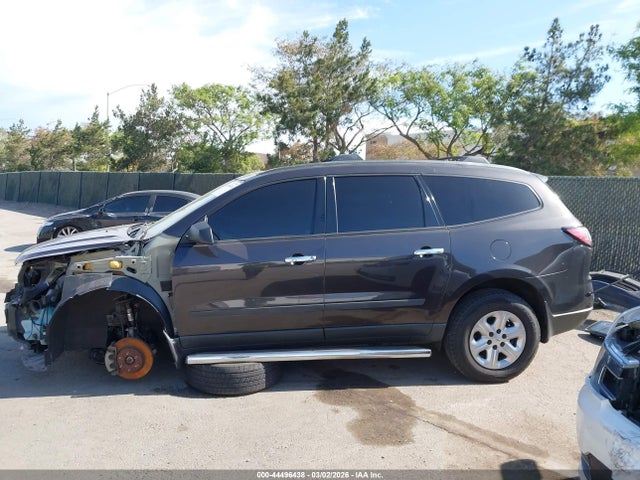 1GNKRFED8HJ286075 Chevrolet Traverse Ls