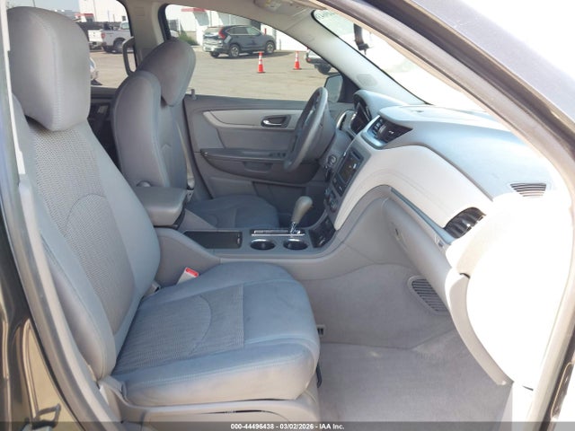 1GNKRFED8HJ286075 Chevrolet Traverse Ls