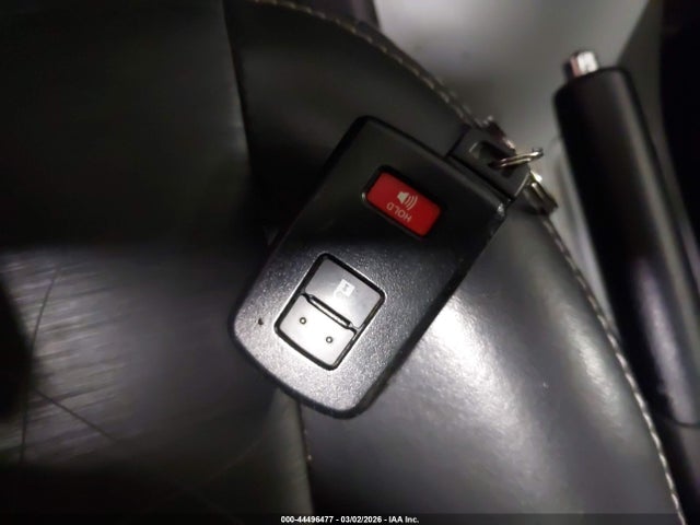 JTDKDTB30E1574105 Toyota Prius C Four