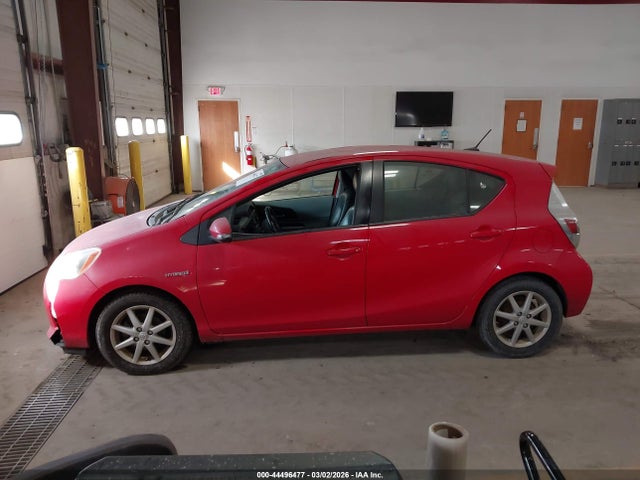 JTDKDTB30E1574105 Toyota Prius C Four