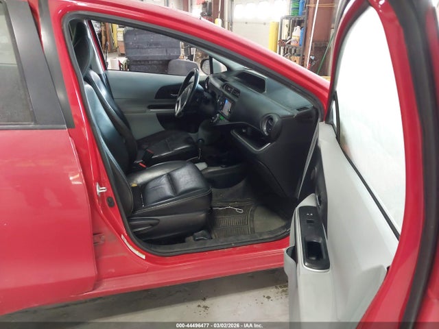 JTDKDTB30E1574105 Toyota Prius C Four