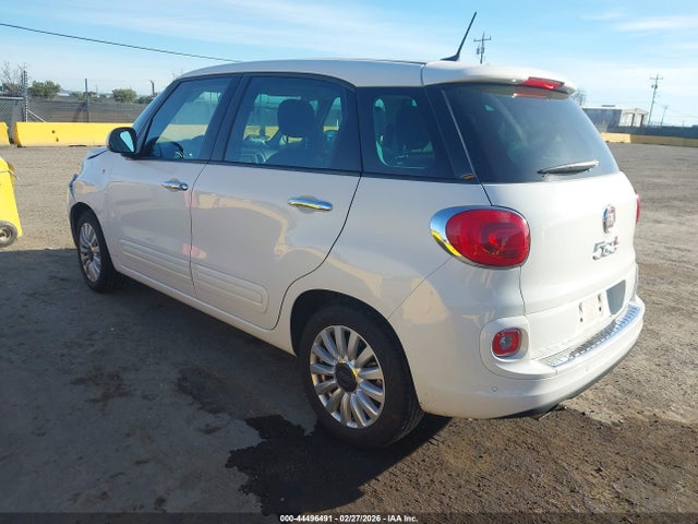 2017 FIAT 500L ZFBCFAAH0HZ039574 Photo 2