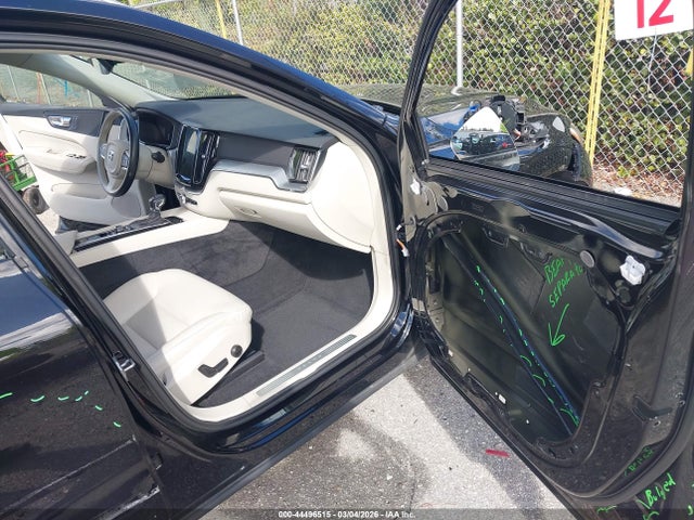 2019 VOLVO XC60 LYV102DK7KB192468 Photo 4