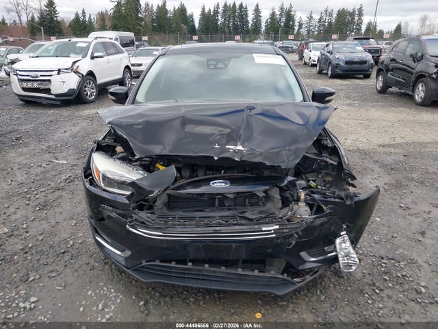 1FADP3J27HL215051 Ford Focus Titanium