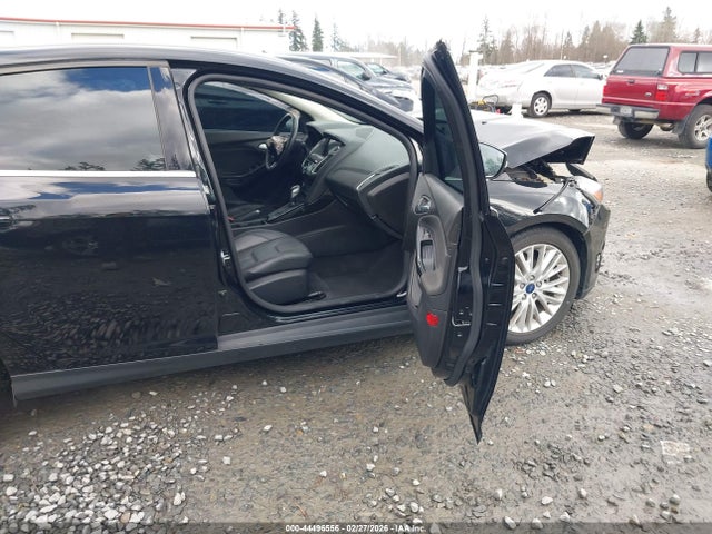1FADP3J27HL215051 Ford Focus Titanium