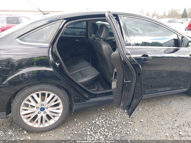 1FADP3J27HL215051 Ford Focus Titanium