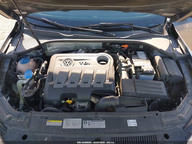 2014 Volkswagen Passat 2.0l Tdi Sel Premium მანქანა იყიდება აუქციონზე, vin: 1VWCN7A32EC045735, აუქციონის ნომერი: 44496585