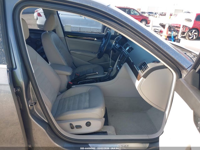 2014 Volkswagen Passat 2.0l Tdi Sel Premium მანქანა იყიდება აუქციონზე, vin: 1VWCN7A32EC045735, აუქციონის ნომერი: 44496585