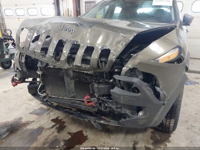 2015 Jeep Cherokee Trailhawk მანქანა იყიდება აუქციონზე, vin: 1C4PJMBSXFW513277, აუქციონის ნომერი: 44496790