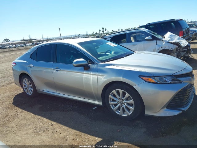 4T1B11HK8JU559075 Toyota CAMRY LE