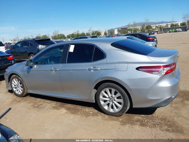 4T1B11HK8JU559075 Toyota CAMRY LE