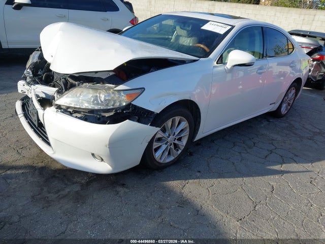 JTHBW1GG3F2081152 Lexus ES 300H