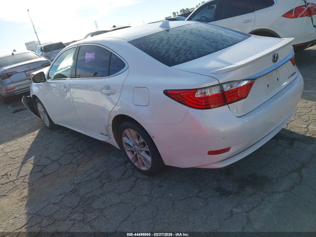JTHBW1GG3F2081152 Lexus ES 300H