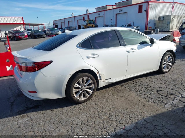 JTHBW1GG3F2081152 Lexus ES 300H