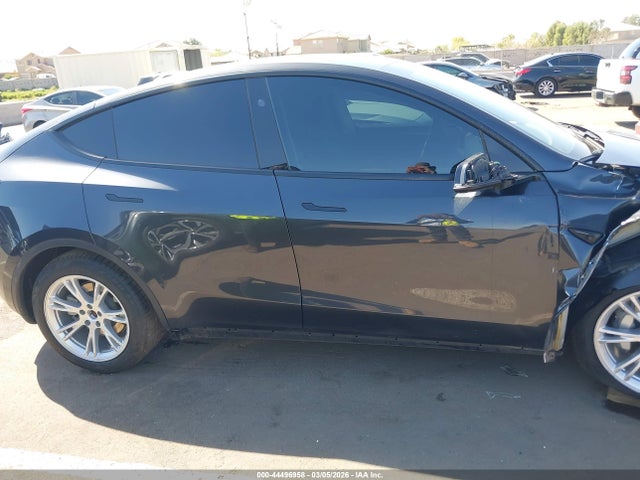 Продажа на аукционе авто 2024 Tesla Model Y Long Range Single Motor Rear-wheel Drive/rwd, vin: 7SAYGDED8RF042984, номер лота: 44496958