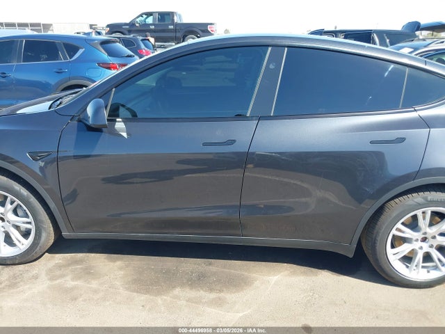 Продажа на аукционе авто 2024 Tesla Model Y Long Range Single Motor Rear-wheel Drive/rwd, vin: 7SAYGDED8RF042984, номер лота: 44496958