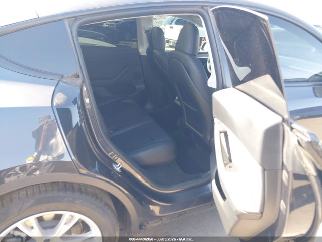 Продажа на аукционе авто 2024 Tesla Model Y Long Range Single Motor Rear-wheel Drive/rwd, vin: 7SAYGDED8RF042984, номер лота: 44496958