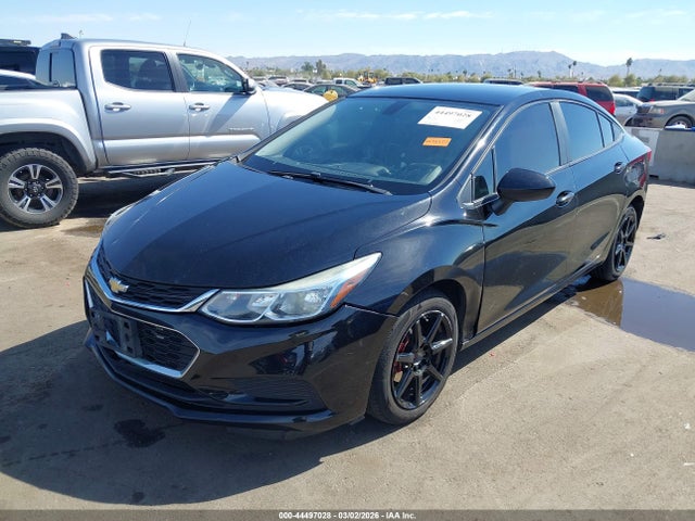 Chevrolet Cruze Ls Auto 2018 1G1BC5SM3J7138288 Image 2